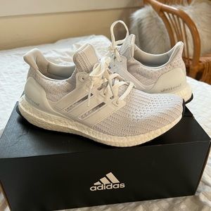 White Adidas Ultraboost 4.0 DNA NEVER WORN